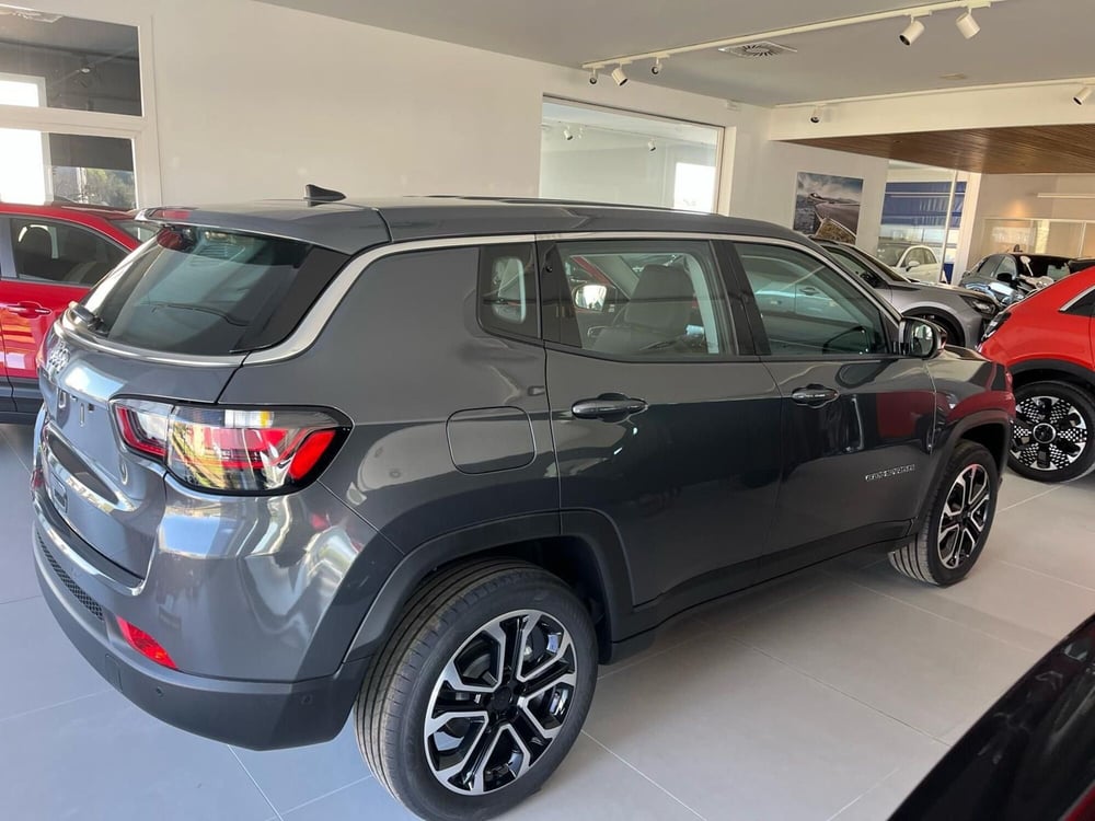 Jeep Compass nuova a Milano (4)