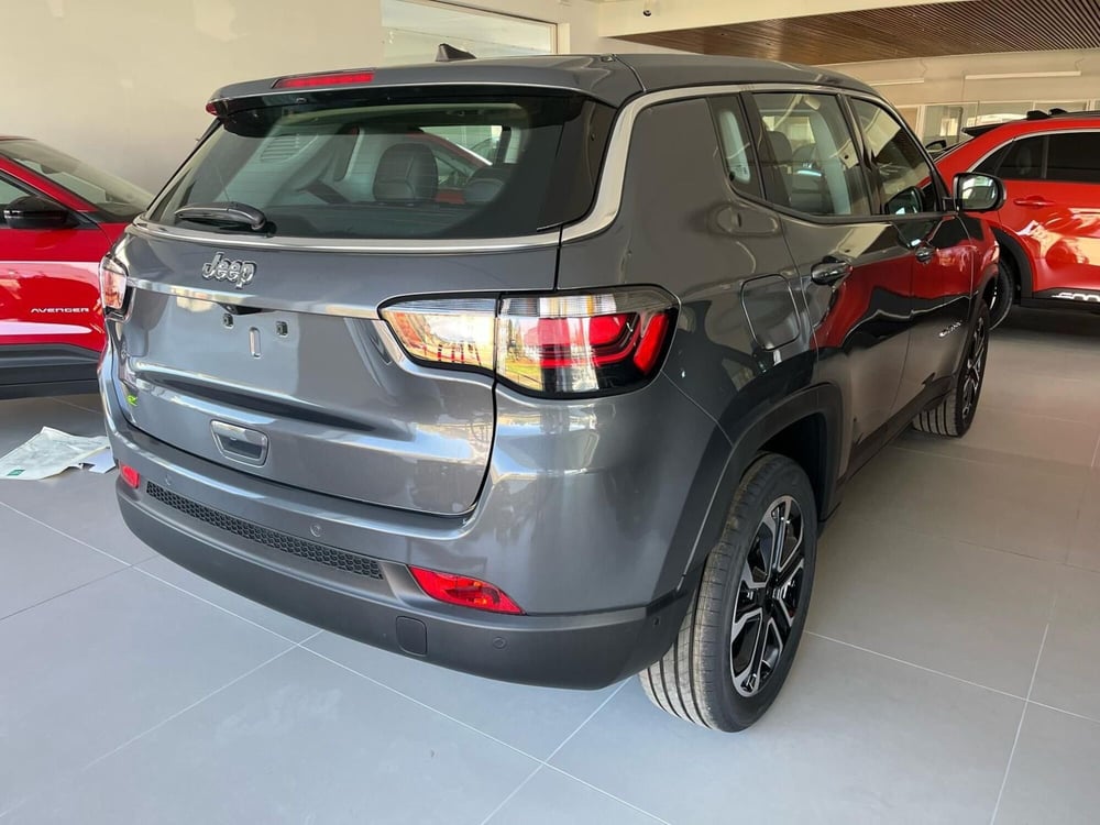 Jeep Compass nuova a Milano (6)