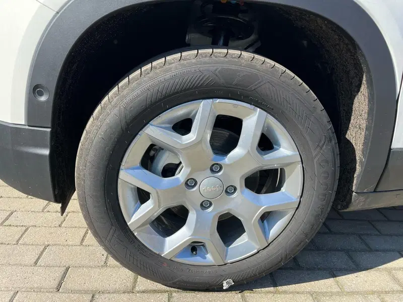 Jeep Avenger nuova a Milano (11)
