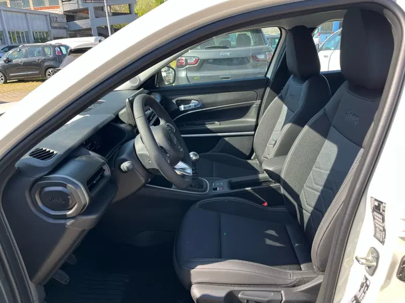 Jeep Avenger nuova a Milano (13)
