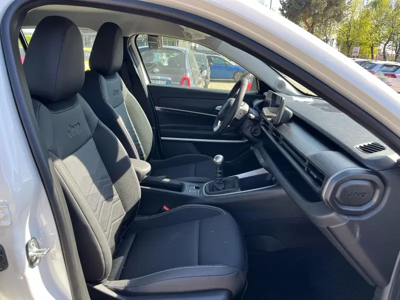 Jeep Avenger nuova a Milano (14)