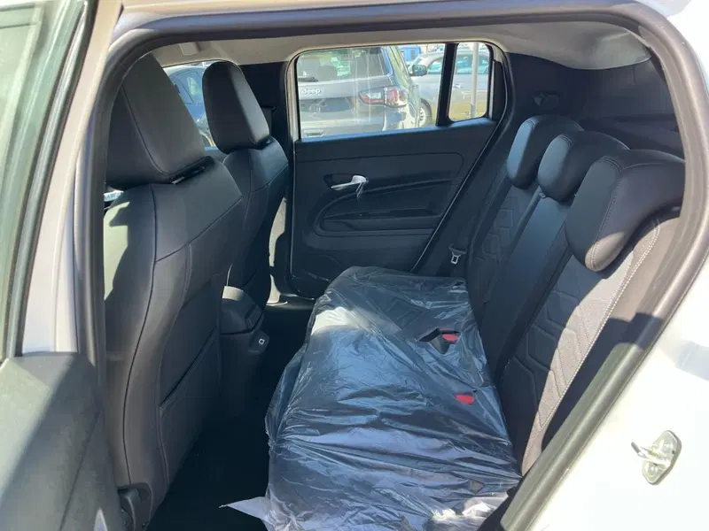 Jeep Avenger nuova a Milano (15)