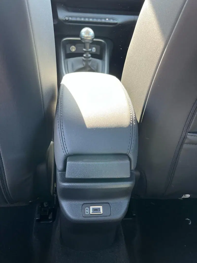 Jeep Avenger nuova a Milano (16)