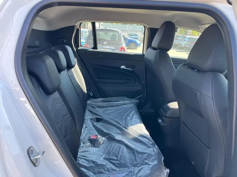 Jeep Avenger nuova a Milano (17)