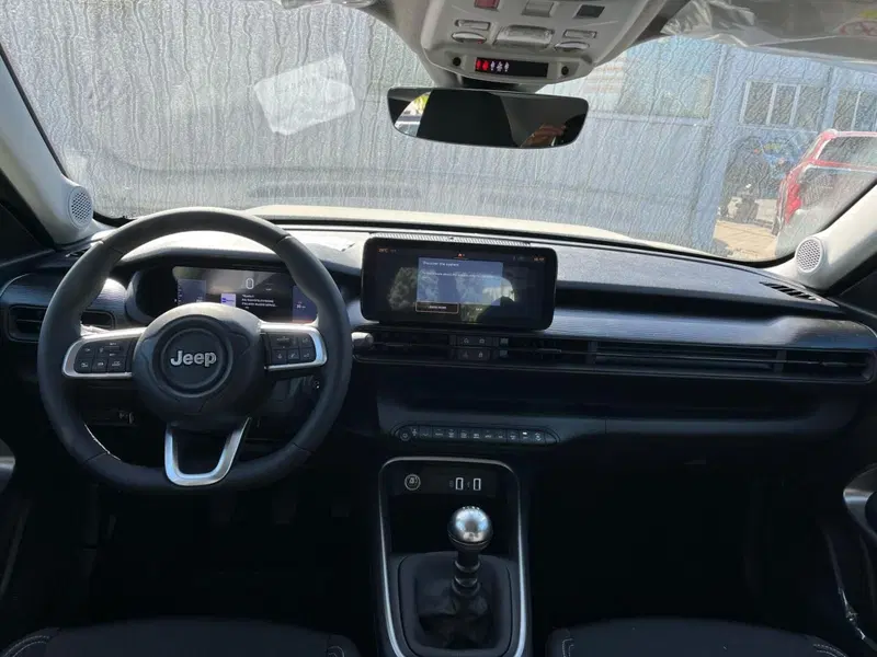 Jeep Avenger nuova a Milano (18)