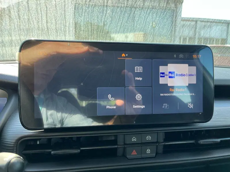 Jeep Avenger nuova a Milano (19)