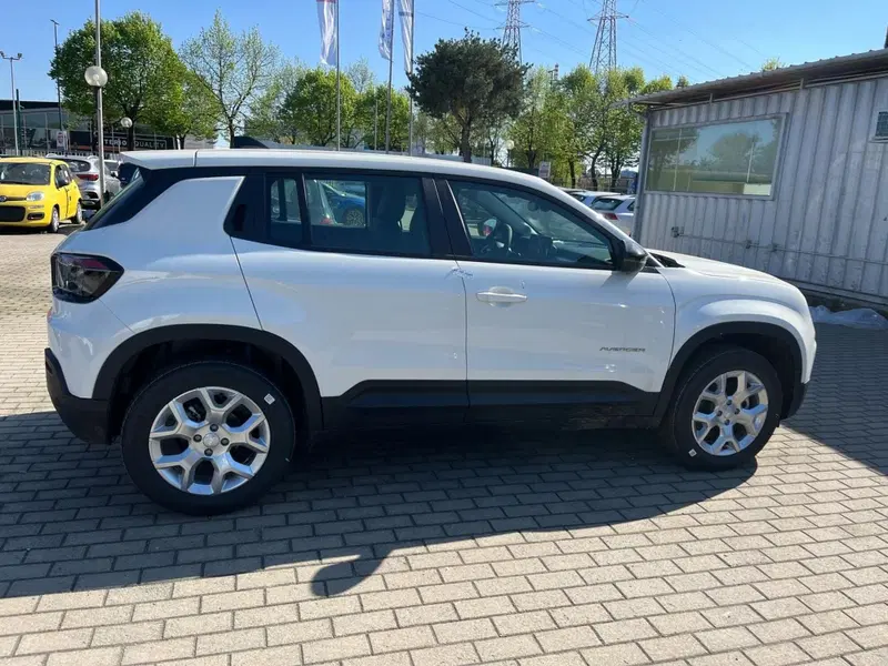 Jeep Avenger nuova a Milano (5)
