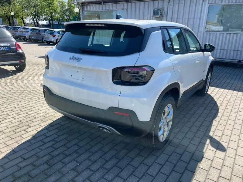 Jeep Avenger nuova a Milano (7)