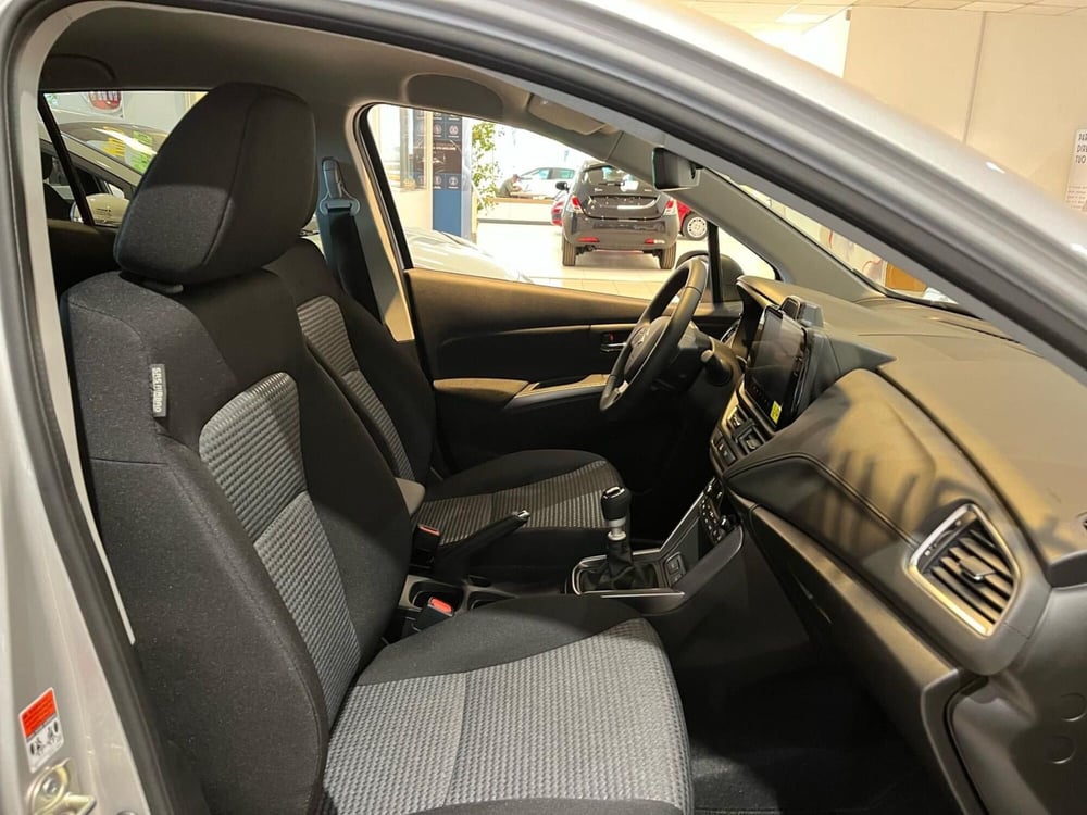 Suzuki S-Cross nuova a Milano (14)