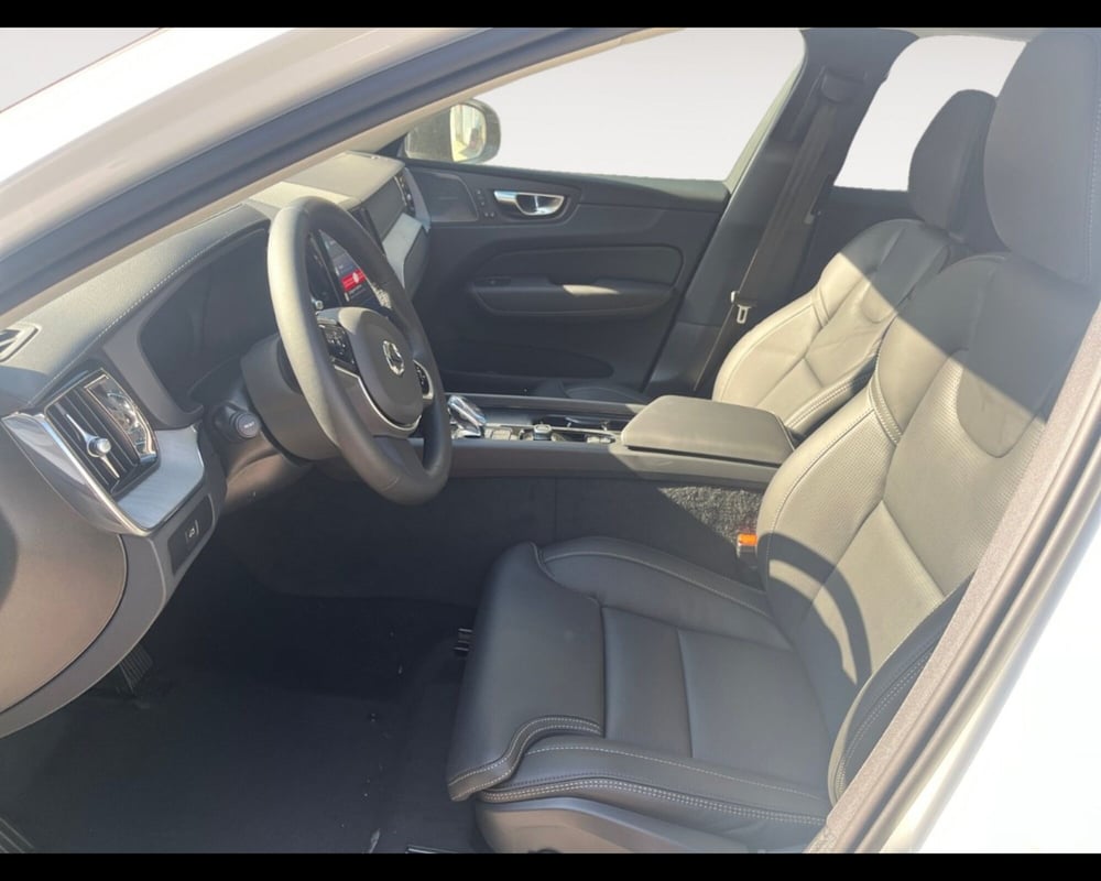 Volvo XC60 nuova a Ravenna (10)