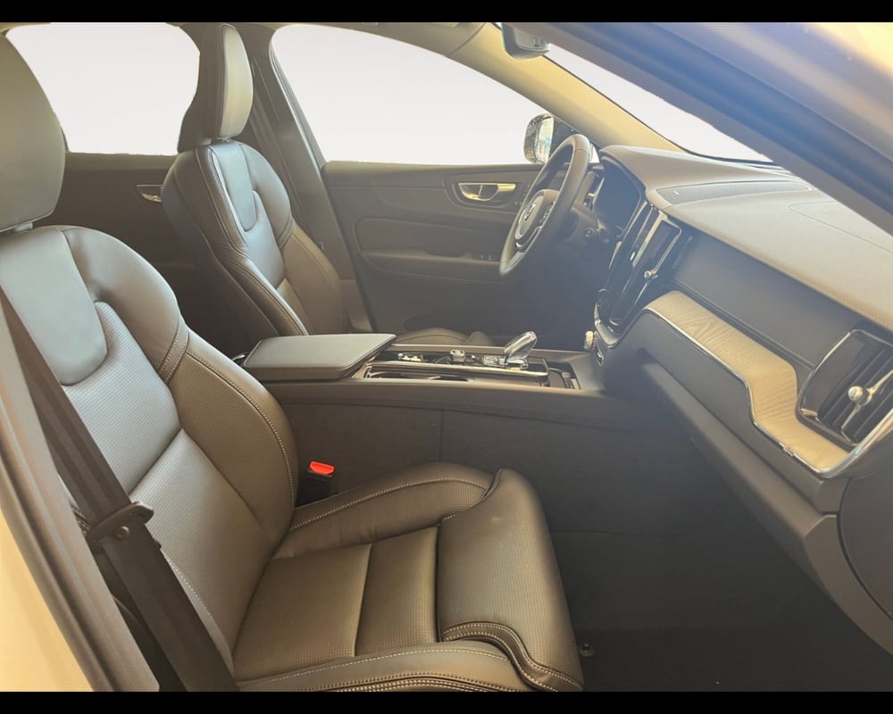 Volvo XC60 nuova a Ravenna (11)