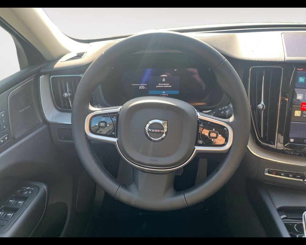 Volvo XC60 nuova a Ravenna (13)