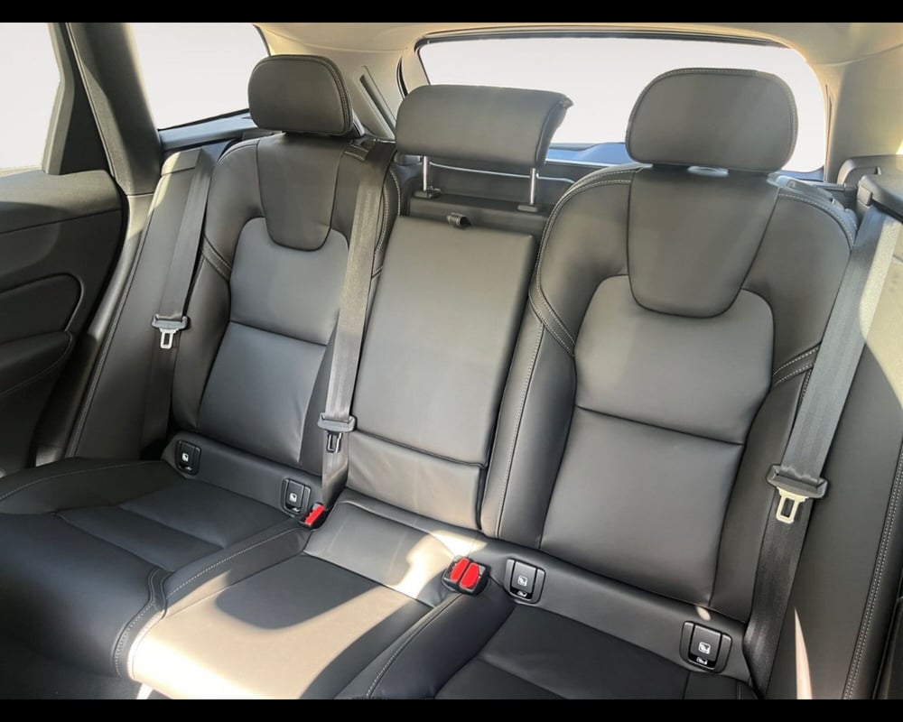 Volvo XC60 nuova a Ravenna (14)