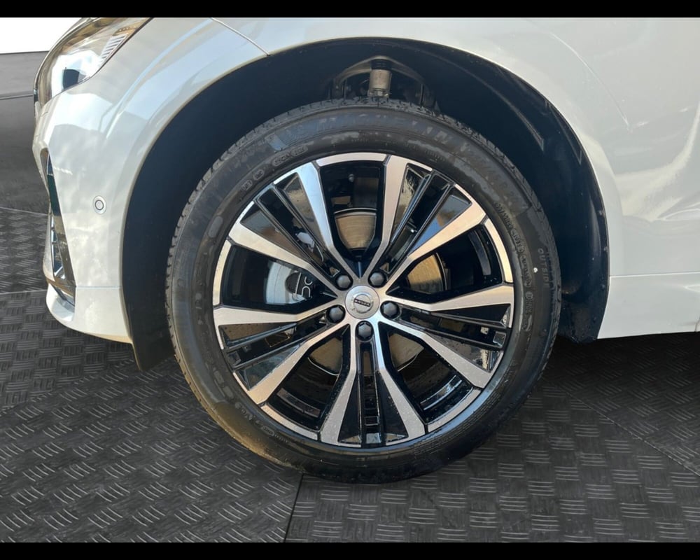 Volvo XC60 nuova a Ravenna (9)