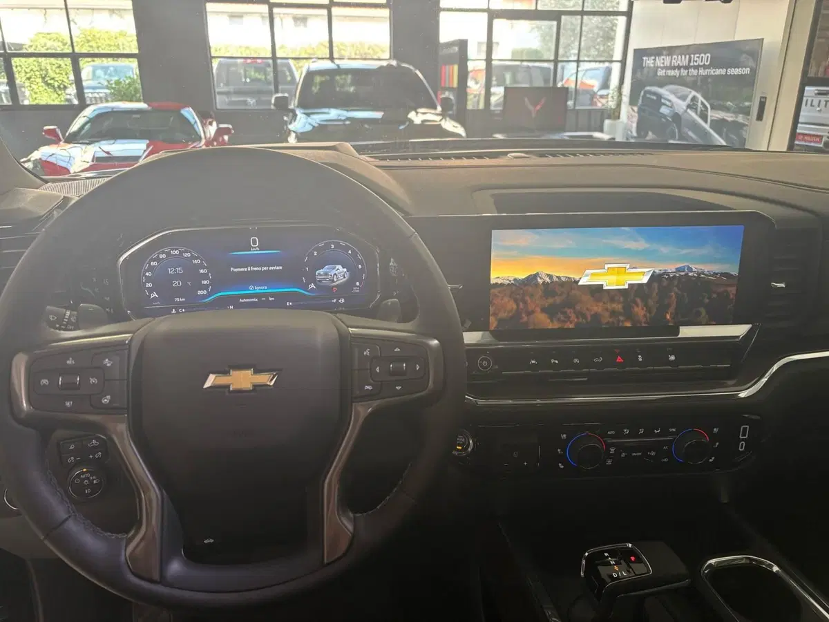 Chevrolet Silverado nuova a Monza e Brianza (15)