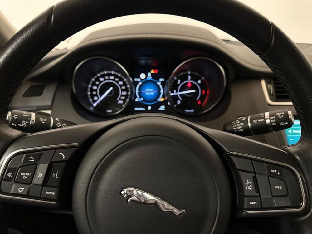 Jaguar E-Pace usata a Novara (11)
