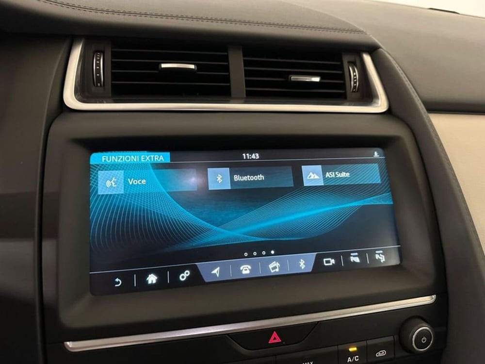 Jaguar E-Pace usata a Novara (15)