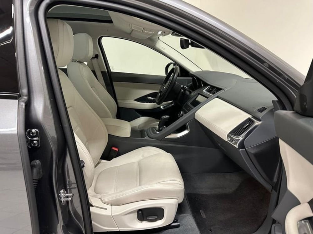 Jaguar E-Pace usata a Novara (3)