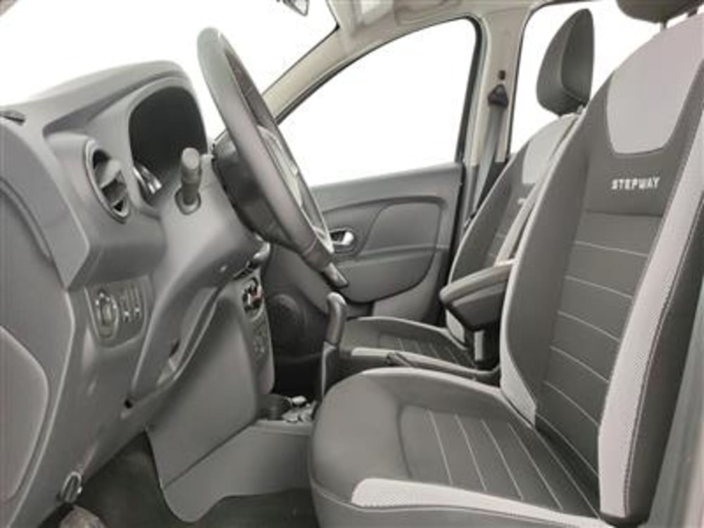 Dacia Sandero usata a Bari (13)