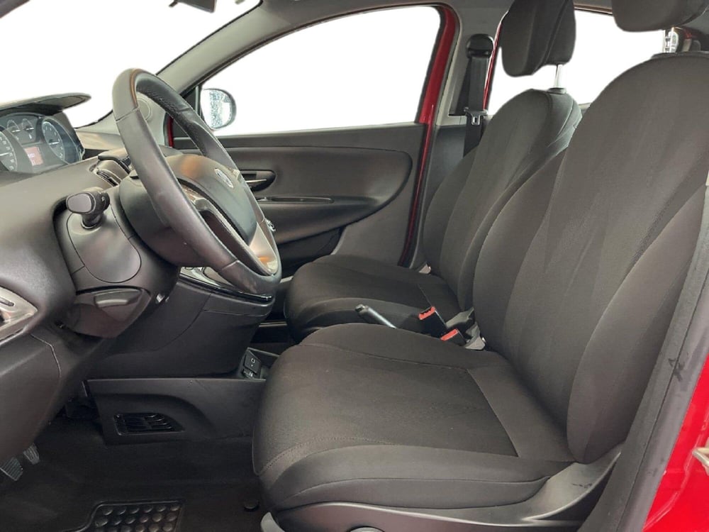 Lancia Ypsilon usata a Torino (10)