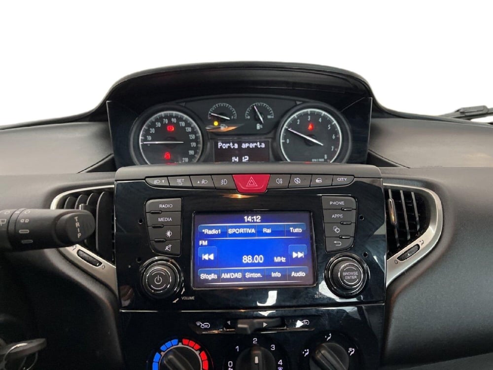 Lancia Ypsilon usata a Torino (13)