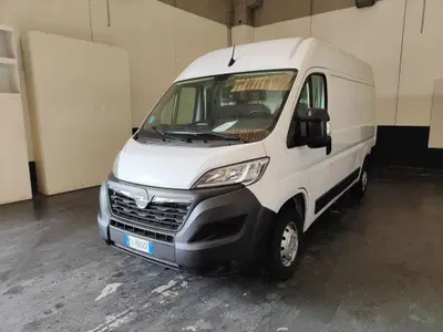 Opel Movano Furgone 33 L2H2 2.2 Bluehdi 120cv S&amp;S del 2022 usata a Milano