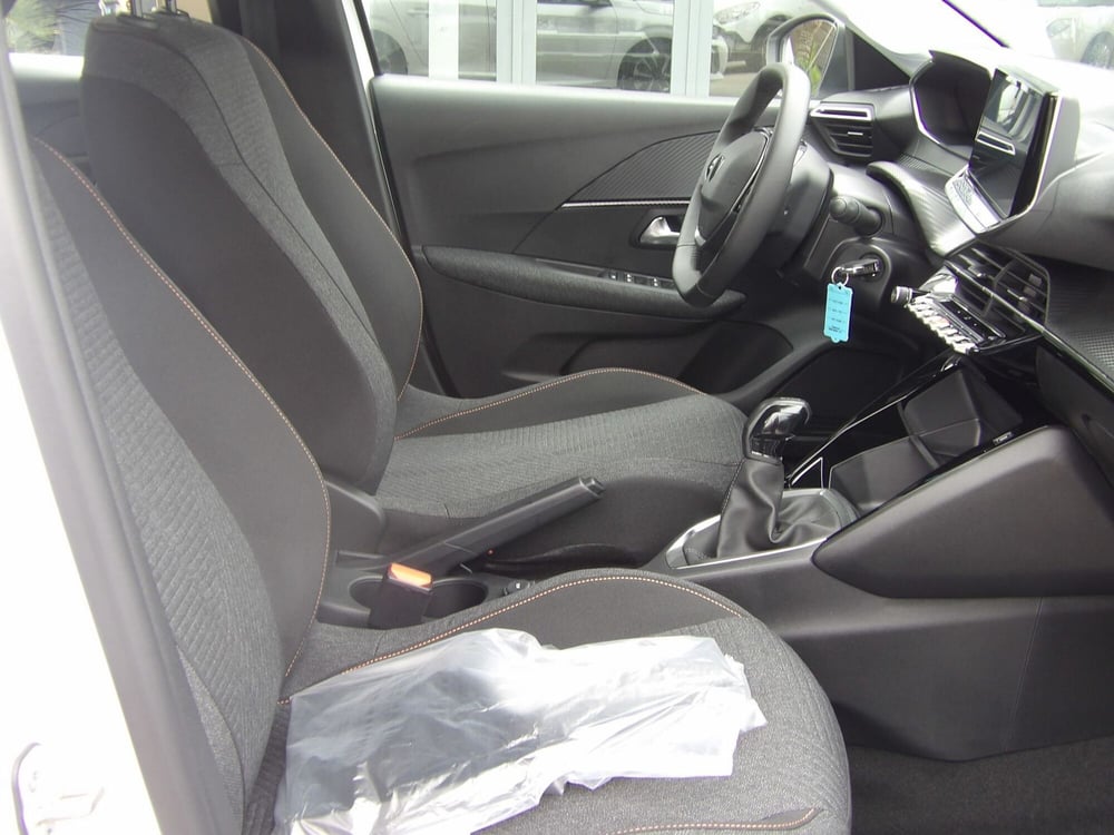 Peugeot 208 nuova a Catania (11)