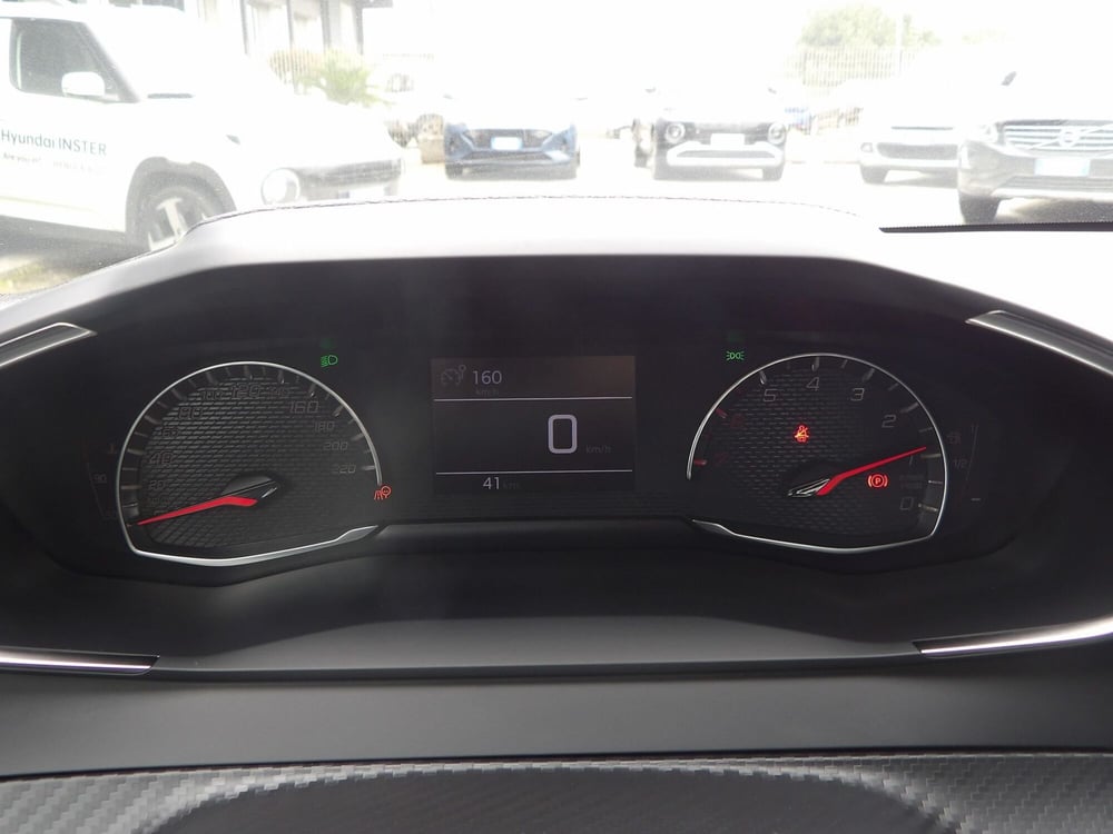 Peugeot 208 nuova a Catania (13)