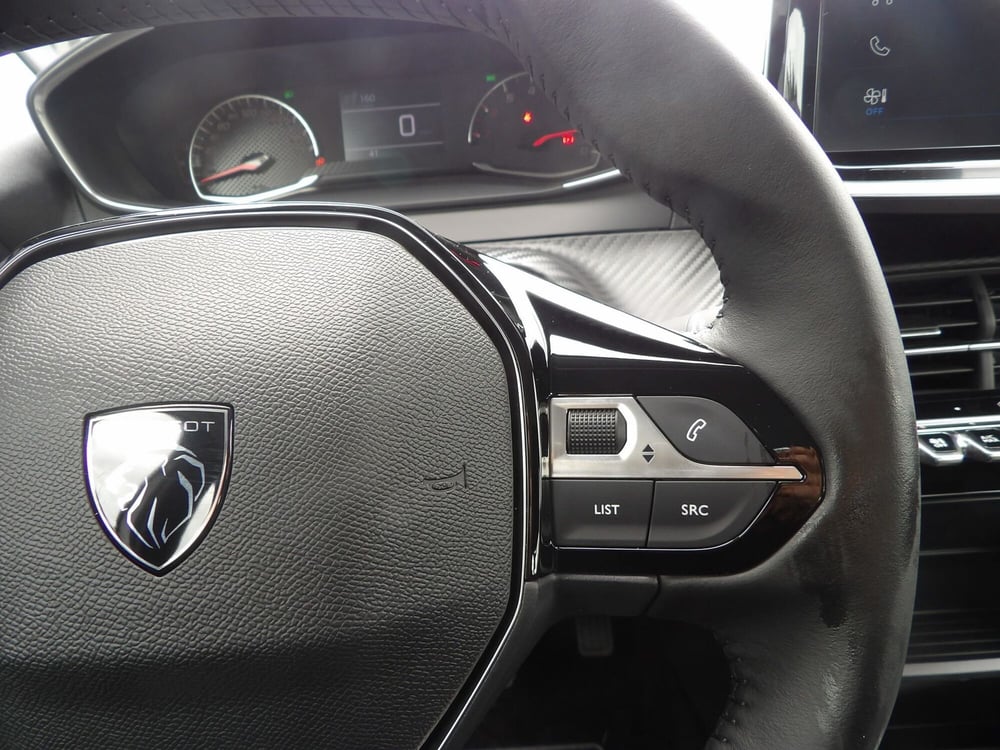 Peugeot 208 nuova a Catania (15)