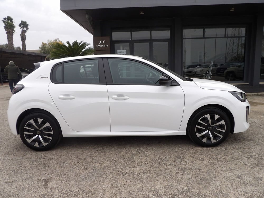 Peugeot 208 nuova a Catania (5)