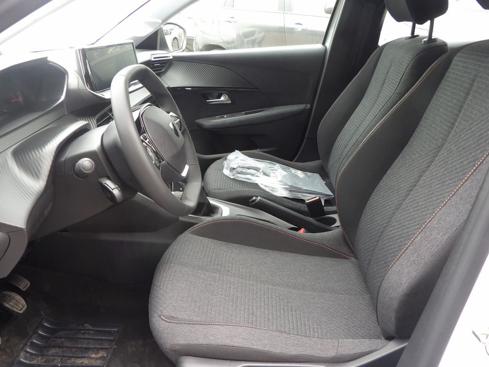 Peugeot 208 nuova a Catania (9)