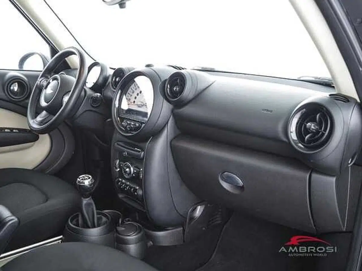 MINI Mini Countryman usata a Viterbo (12)