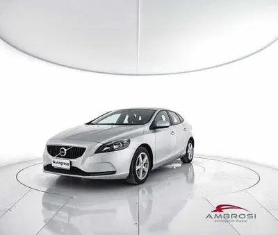 Volvo V40 D2 Geartronic Business del 2018 usata a Viterbo