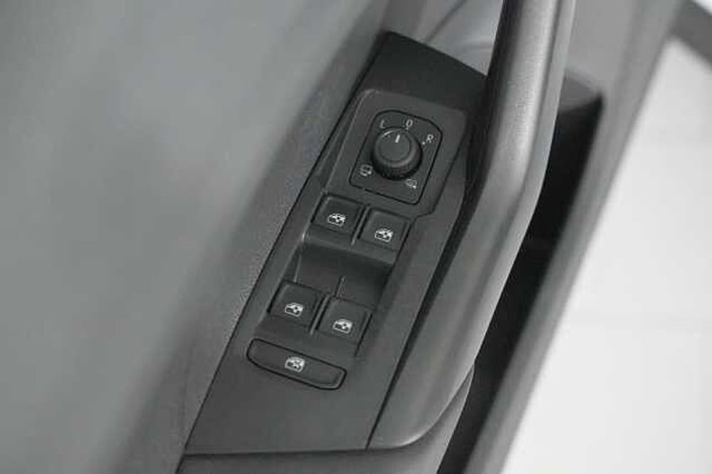 Volkswagen T-Cross usata a Como (13)