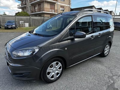 Ford Tourneo Courier 1.5 TDCI 75 CV Plus del 2018 usata a Moncalieri