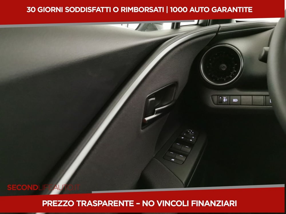 Toyota Toyota C-HR nuova a Roma (19)