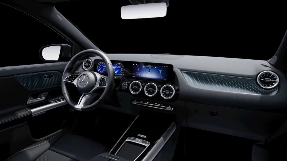 Mercedes-Benz EQA nuova a Milano (5)