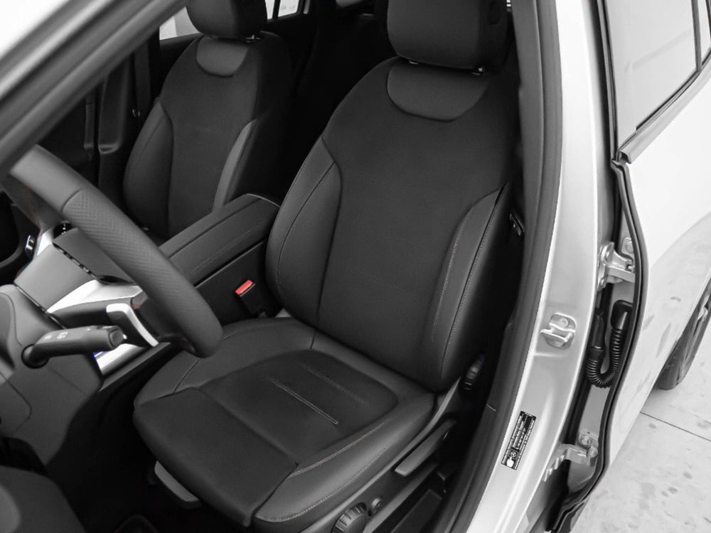 Mercedes-Benz GLA SUV nuova a Macerata (14)