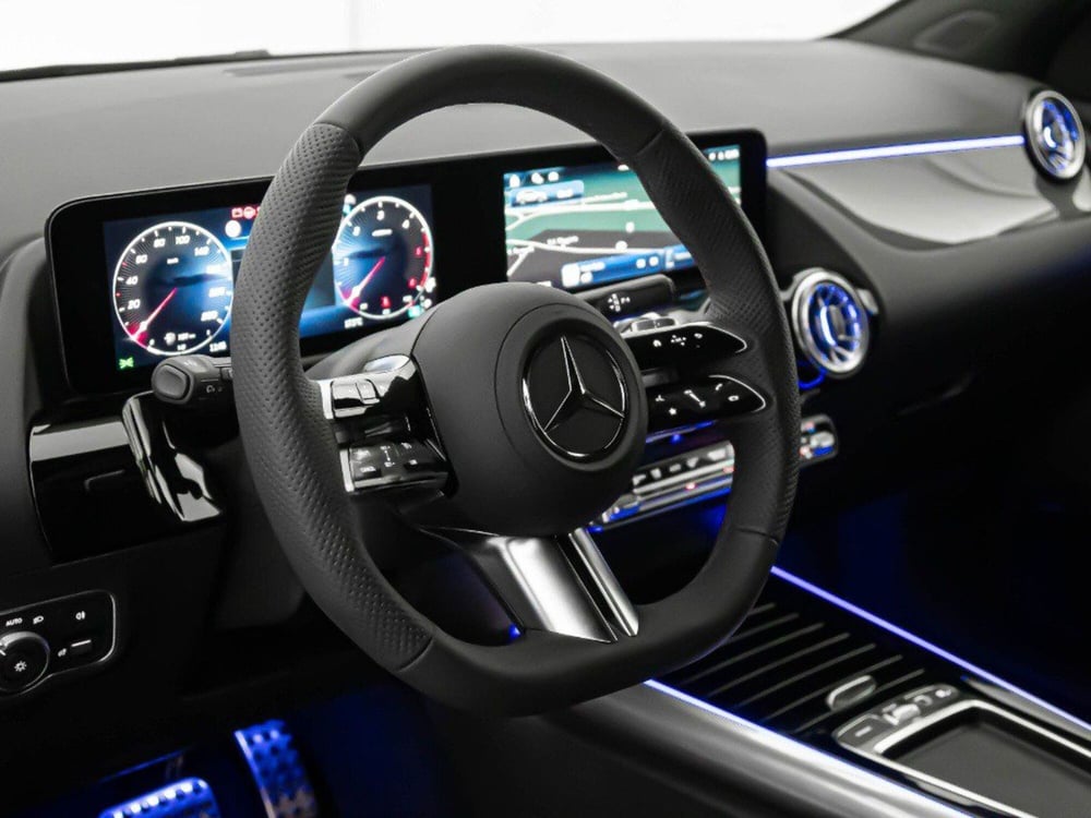 Mercedes-Benz GLA SUV nuova a Macerata (16)
