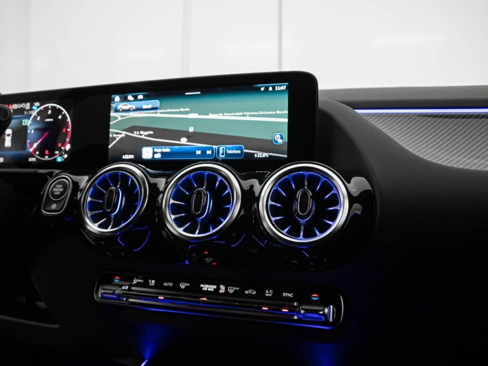 Mercedes-Benz GLA SUV nuova a Macerata (18)