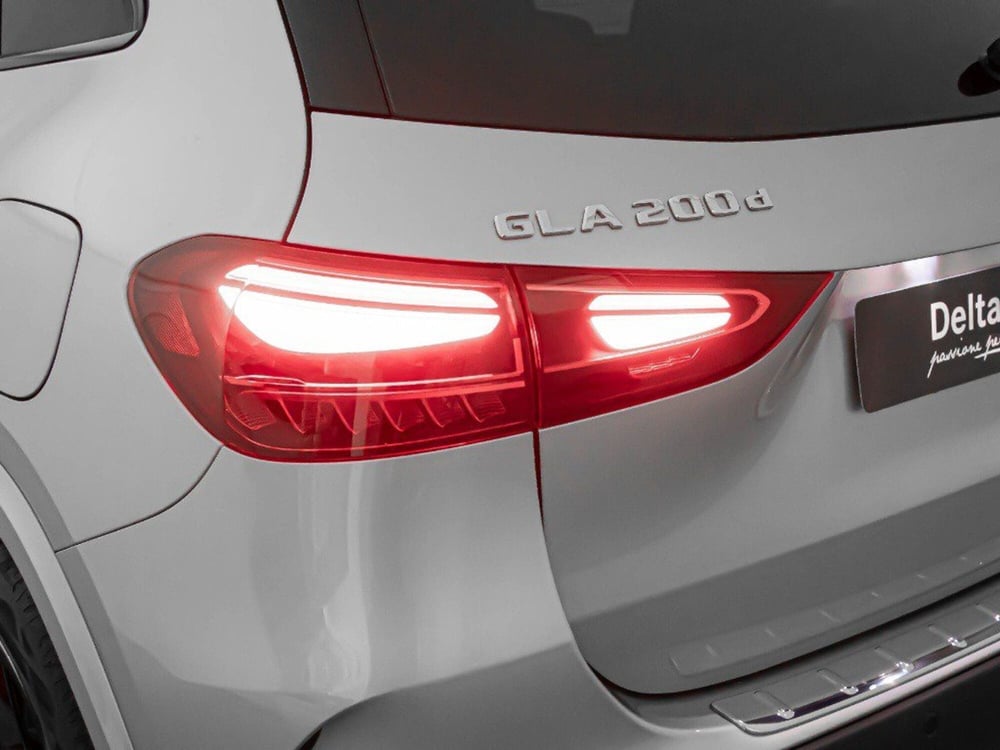 Mercedes-Benz GLA SUV nuova a Macerata (7)