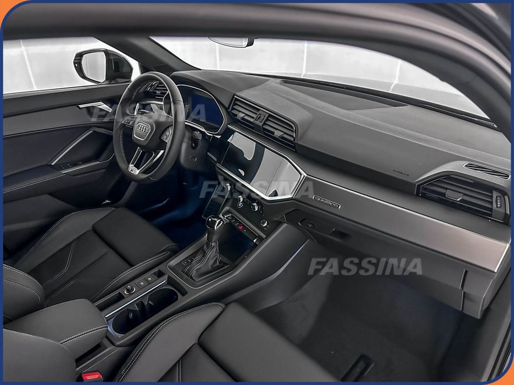 Audi Q3 Sportback nuova a Milano (14)