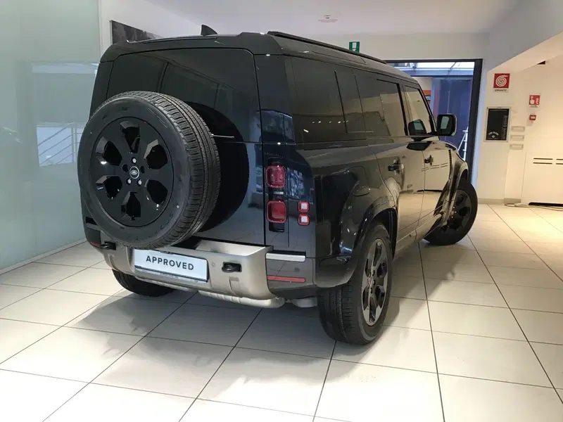 Land Rover Defender nuova a Genova (2)