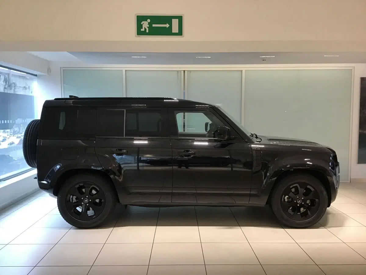 Land Rover Defender nuova a Genova (5)