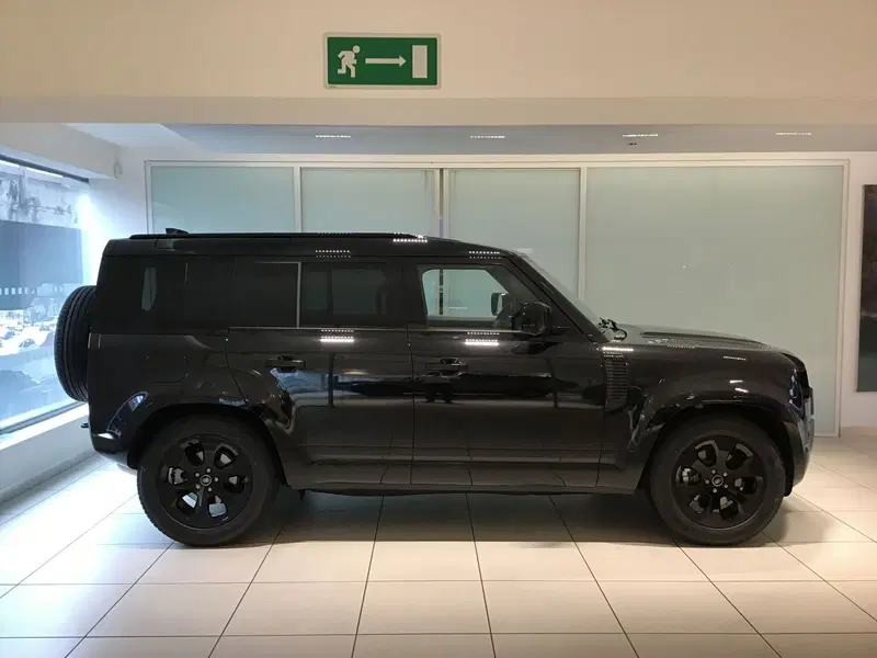 Land Rover Defender nuova a Genova (5)