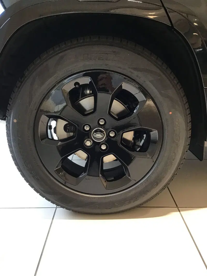Land Rover Defender nuova a Genova (8)
