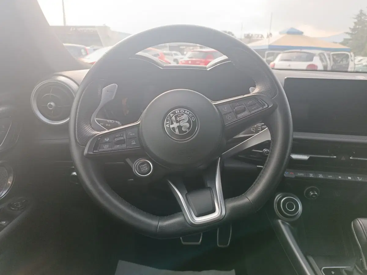 Alfa Romeo Tonale usata a Latina (7)