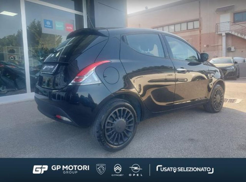 Lancia Ypsilon usata a Caserta (2)