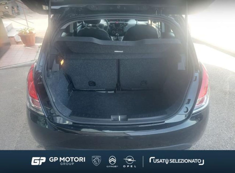 Lancia Ypsilon usata a Caserta (5)