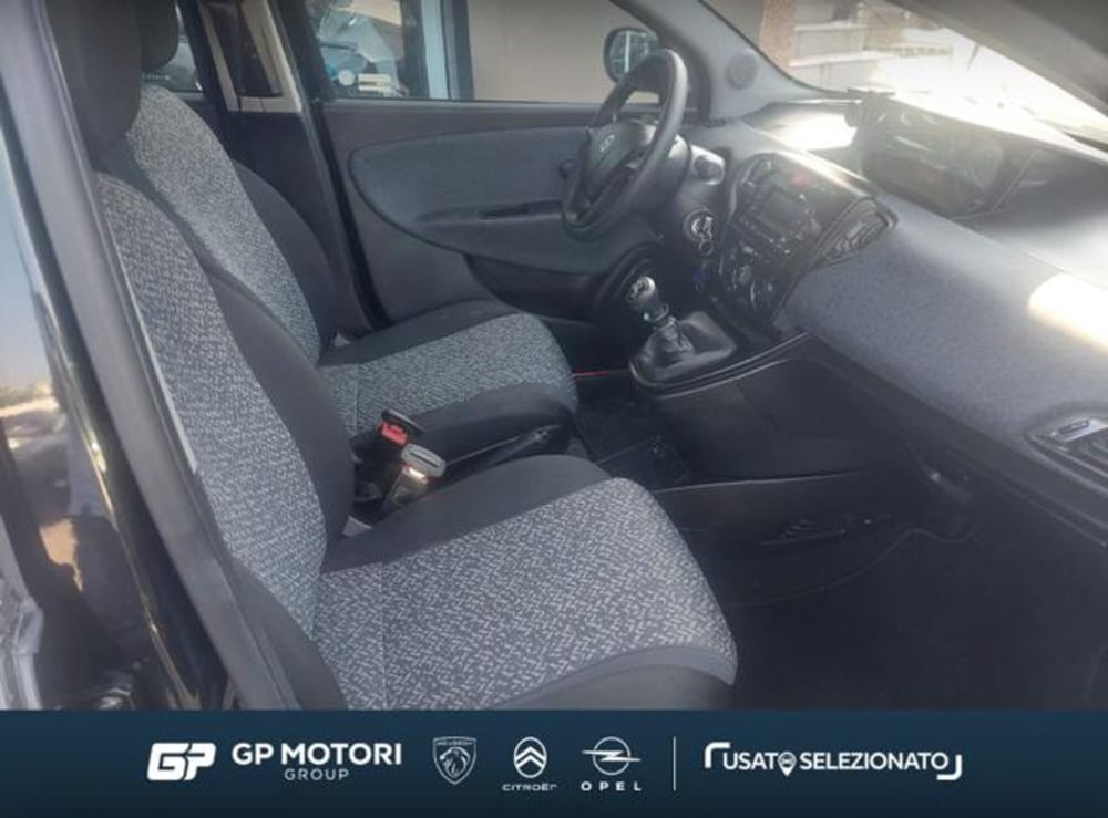 Lancia Ypsilon usata a Caserta (7)